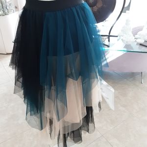 TULLE SKIRT LAYERED IN 3 COLORS EUC L